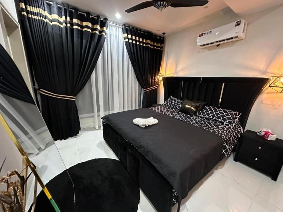 Holiday In Исламабад Екстериор снимка