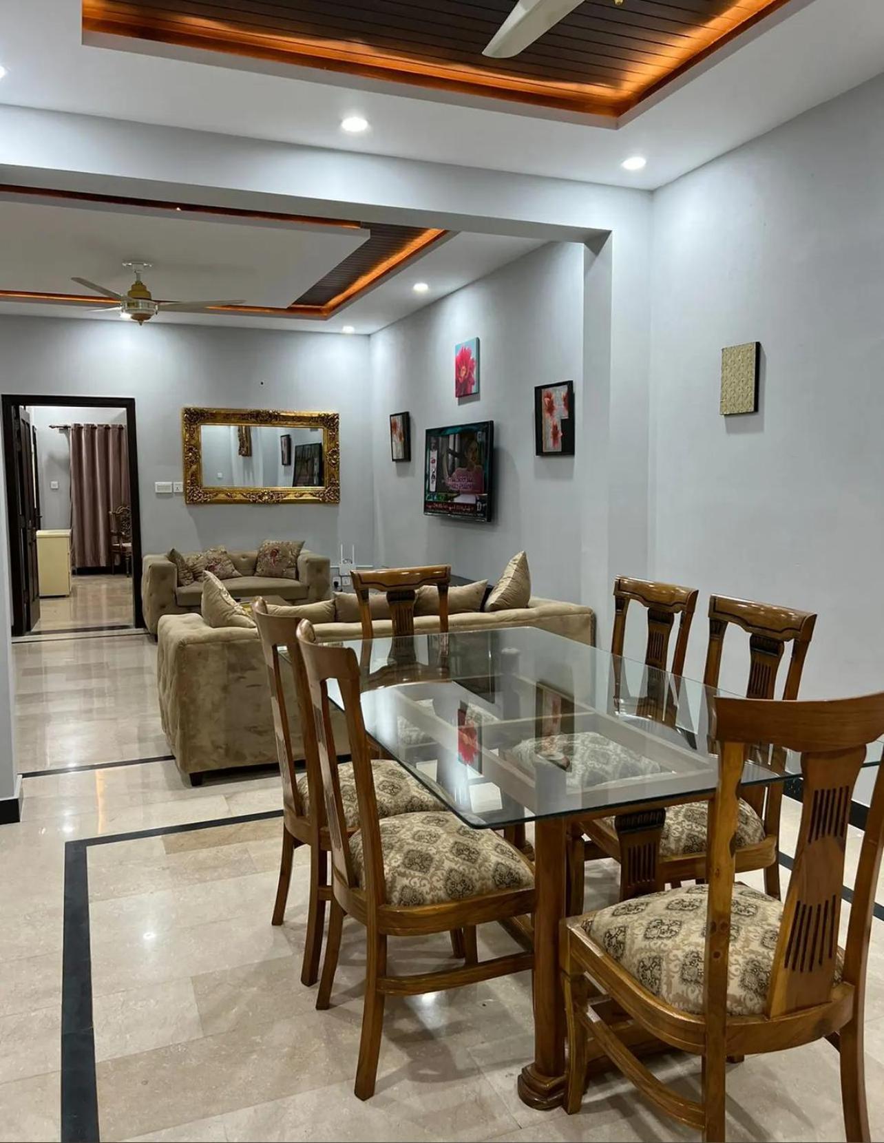 Holiday In Исламабад Екстериор снимка