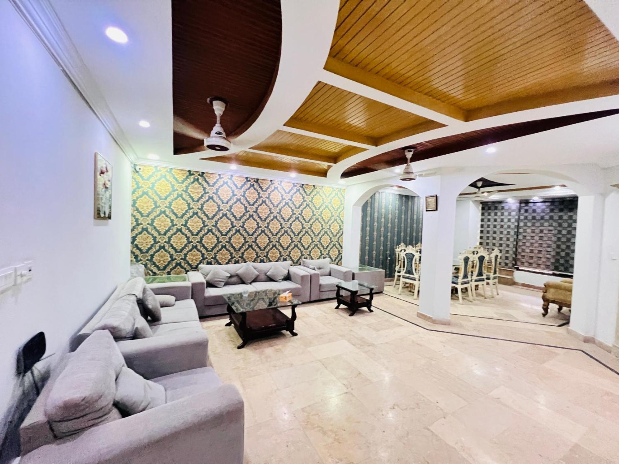 Holiday In Исламабад Екстериор снимка